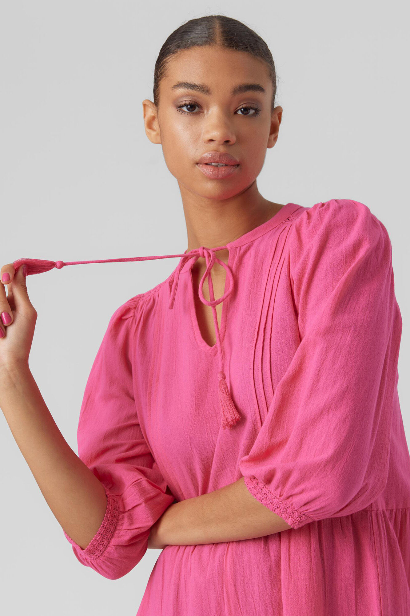 Vestido com mangas globo e fechamento com cordão na parte de trás - Rosa