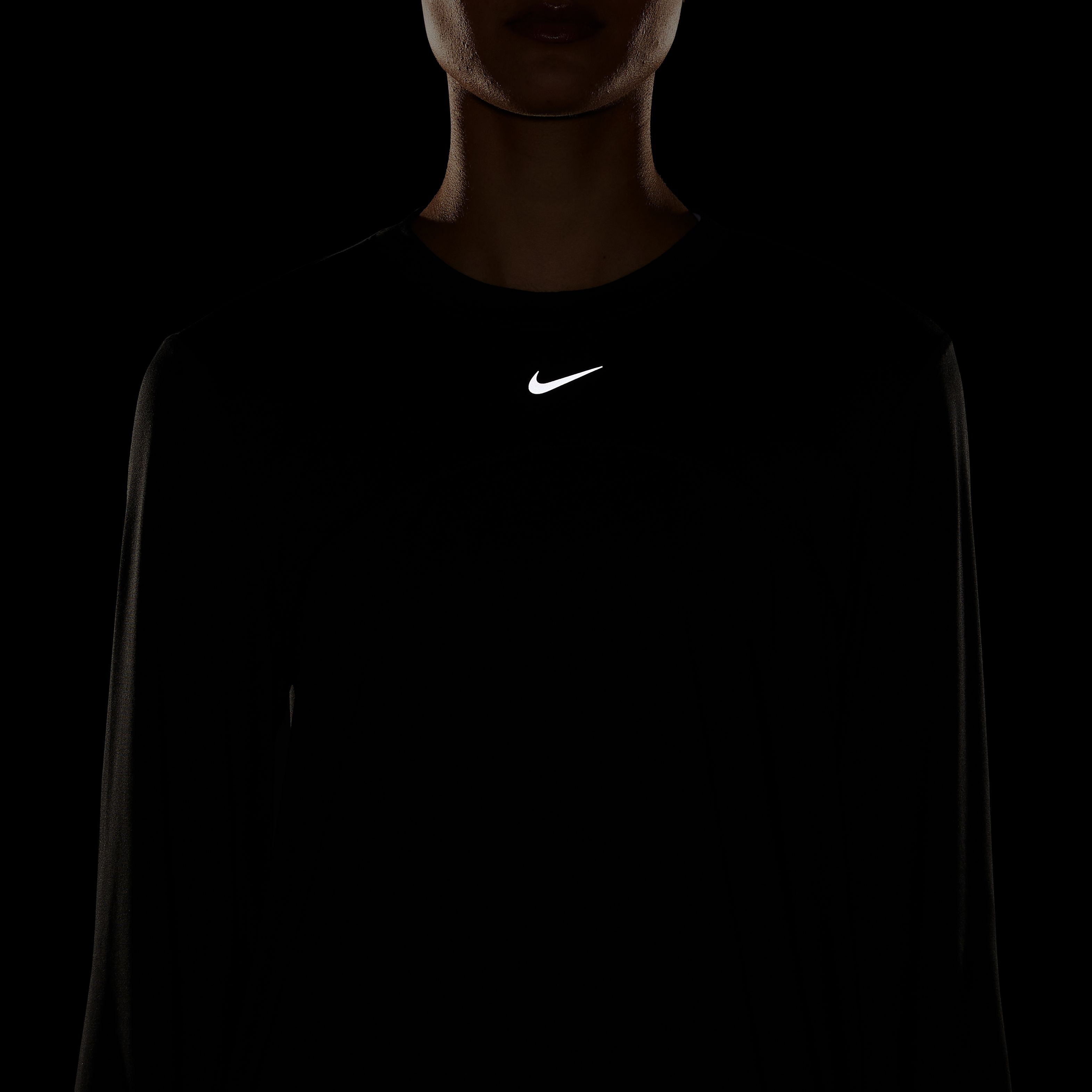 Nike Dri-Fit Swift Element UV Crew-Neck Top De Course Femmes - Noir