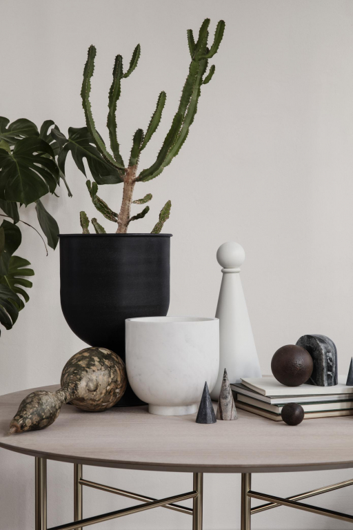 Ferm Living Hourglass plantenbak small black