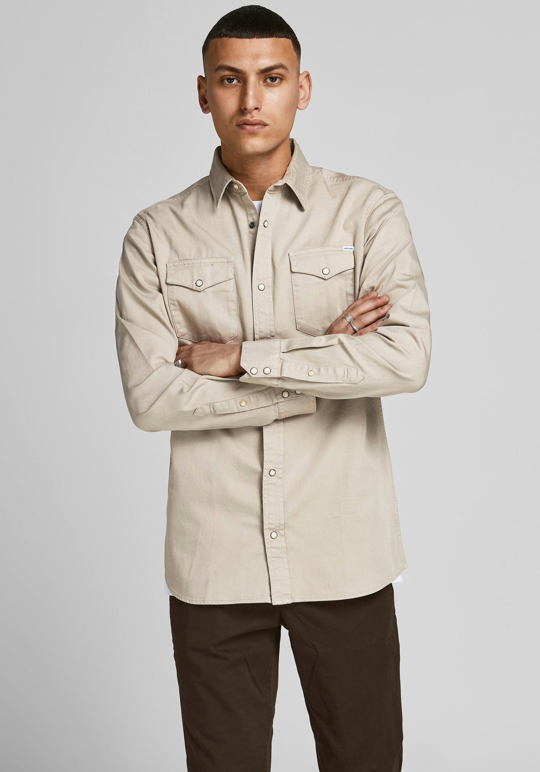 Jack & Jones Jeanshemd »JJESHERIDAN im Workwear-Stil mit robuster Baumwollqualität«, unifarben, modisch, slim fit, Baumwolle, Hemdkragen