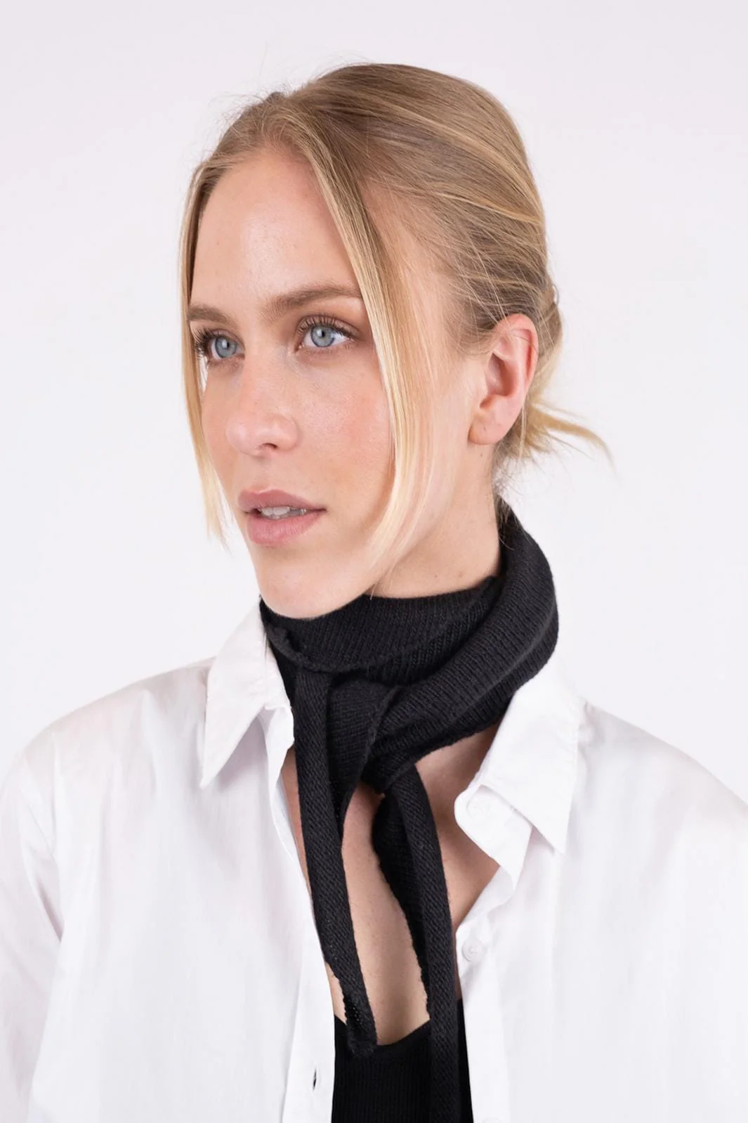 Neo Noir Misty Knit Scarf black