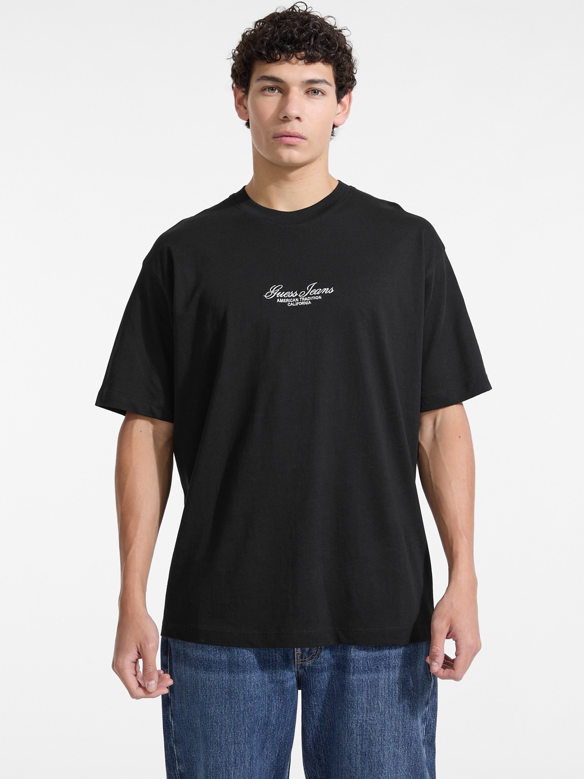 Camiseta oversized com logo bordado