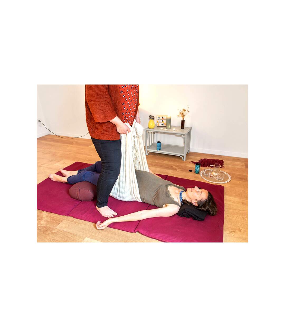 3h de détente pour future maman avec yoga, méditation et massage Rebozo - SMARTBOX - Coffret Cadeau Bien-être