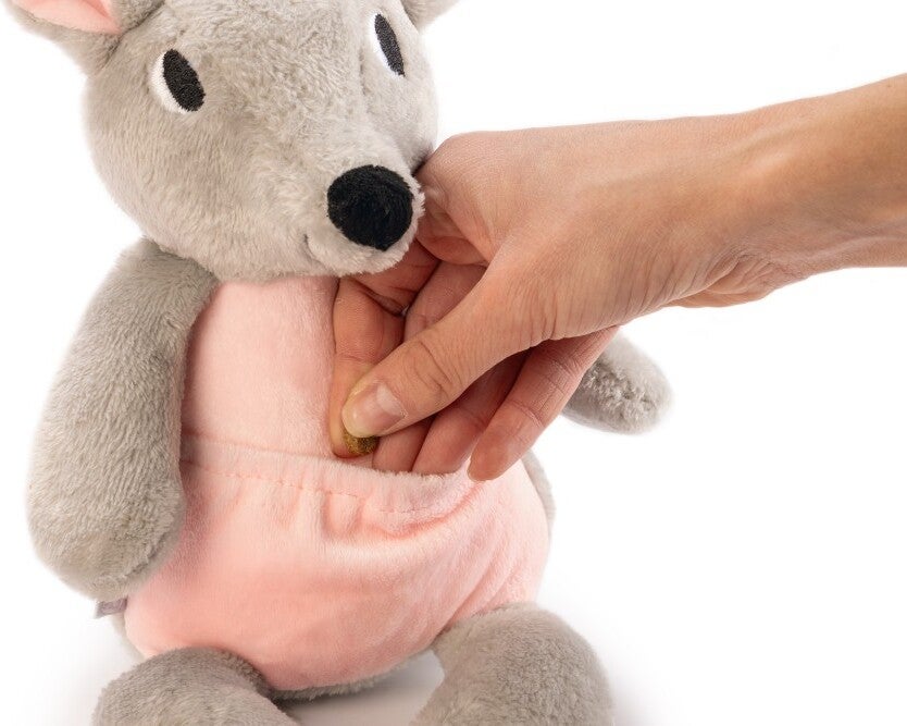 Beeztees hondenspeelgoed knuffel kangoeroe Ravi puppy grijs 31 x 16 x 16 cm