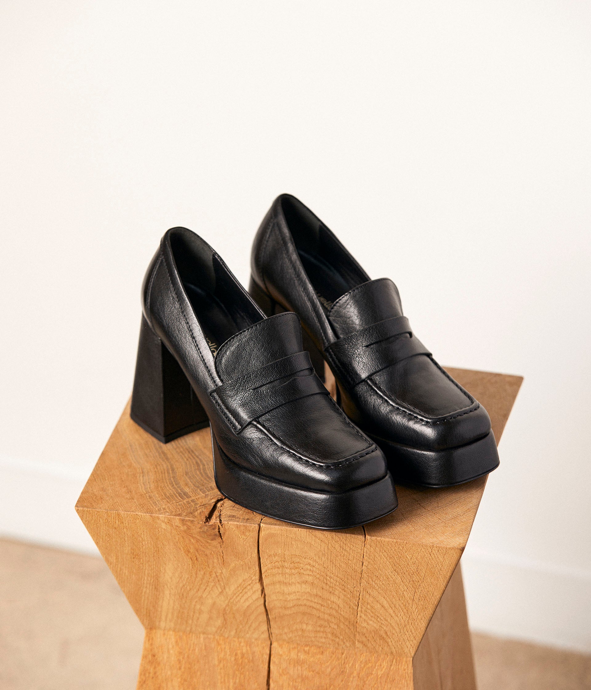 Mocassins noirs à plateforme Batia