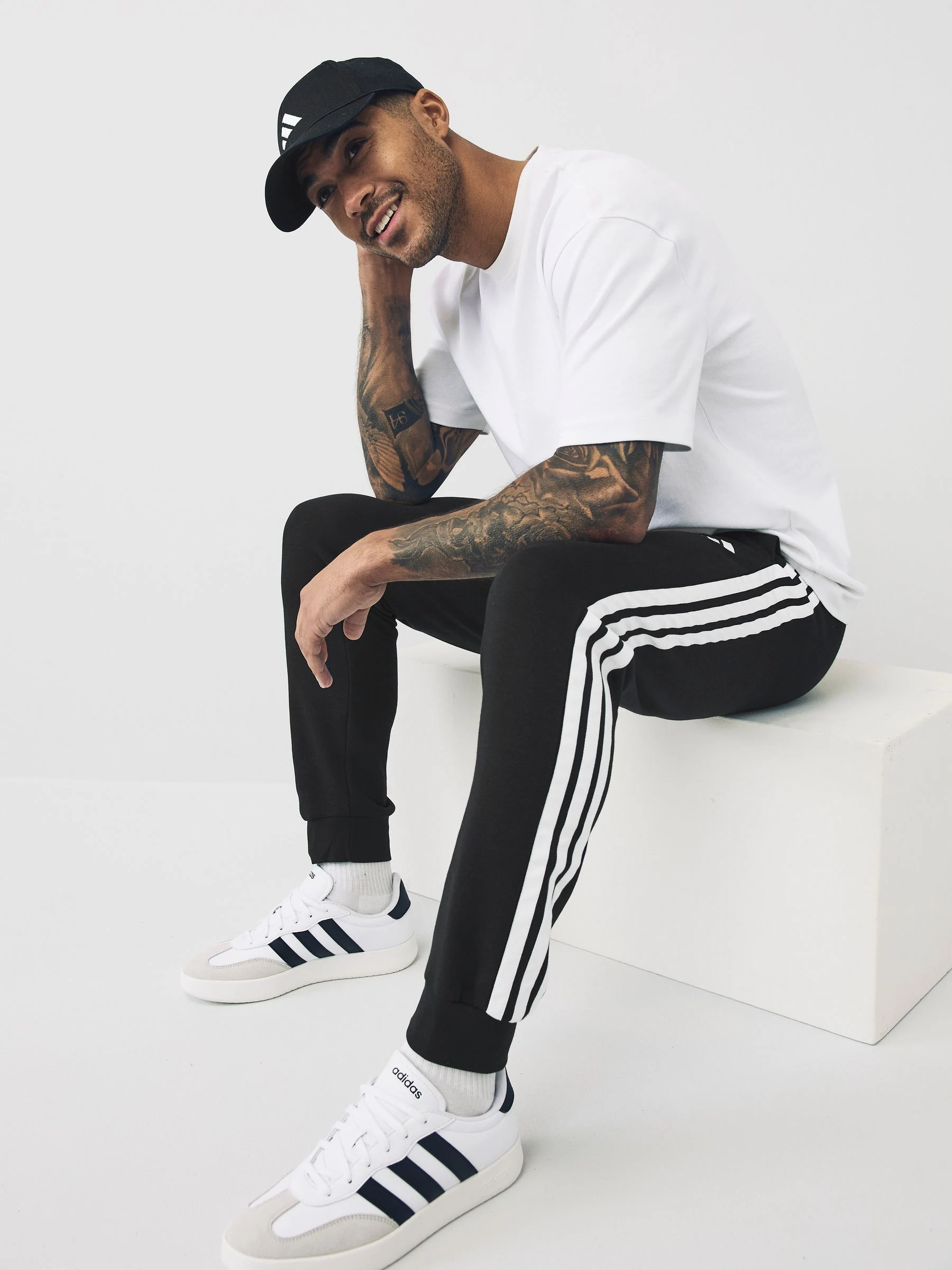 Zwart - adidas Essentials fleece joggingbroek met 3 strepen