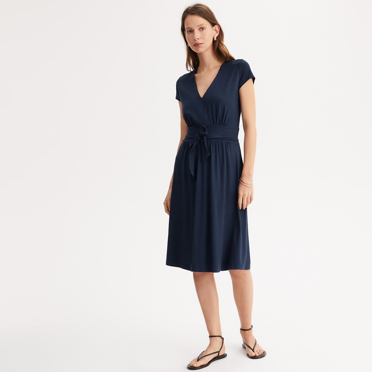 ANNE WEYBURN<br>Vestido midi evasê com mangas curtas