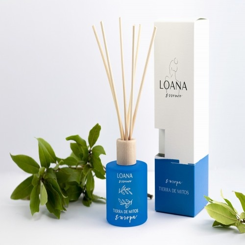 O difusor de varetas Loana Essence absorve odores de animais de estimação e possui fragrância de coco e pêssego.