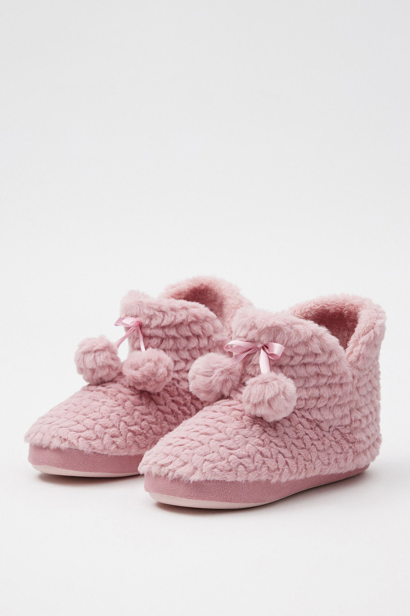 Botas de cano curto com franjas