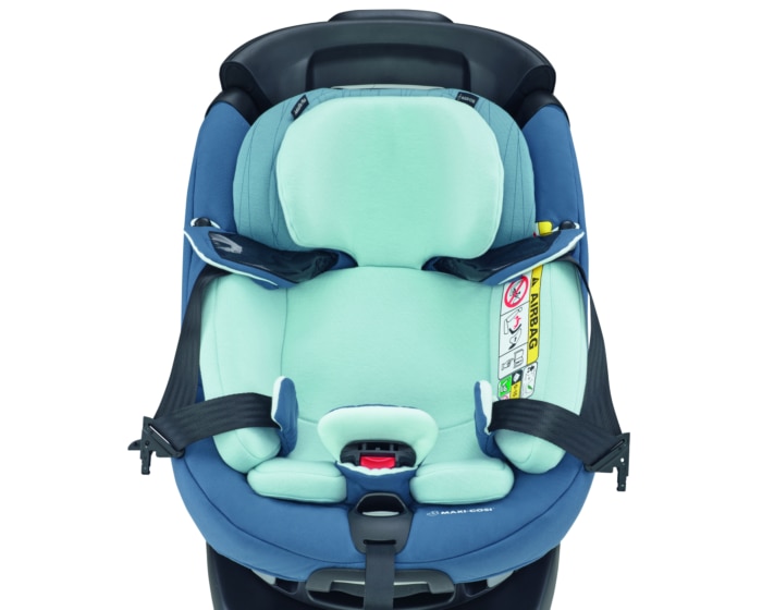 AxissFix Plus 0 - 4 Y  45 - 105 cm  0 - 19 kg    i-Size safety |    360° swiveling seat |    Grows with baby from birth to 4y |    Rearward & forward-facing travel |