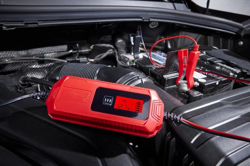 ULTIMATE SPEED - Druppellader - Acculader voor Motorvoertuigen - Voor Auto's Motoren Scooters en Boten - Verschillende Laadprogramma's