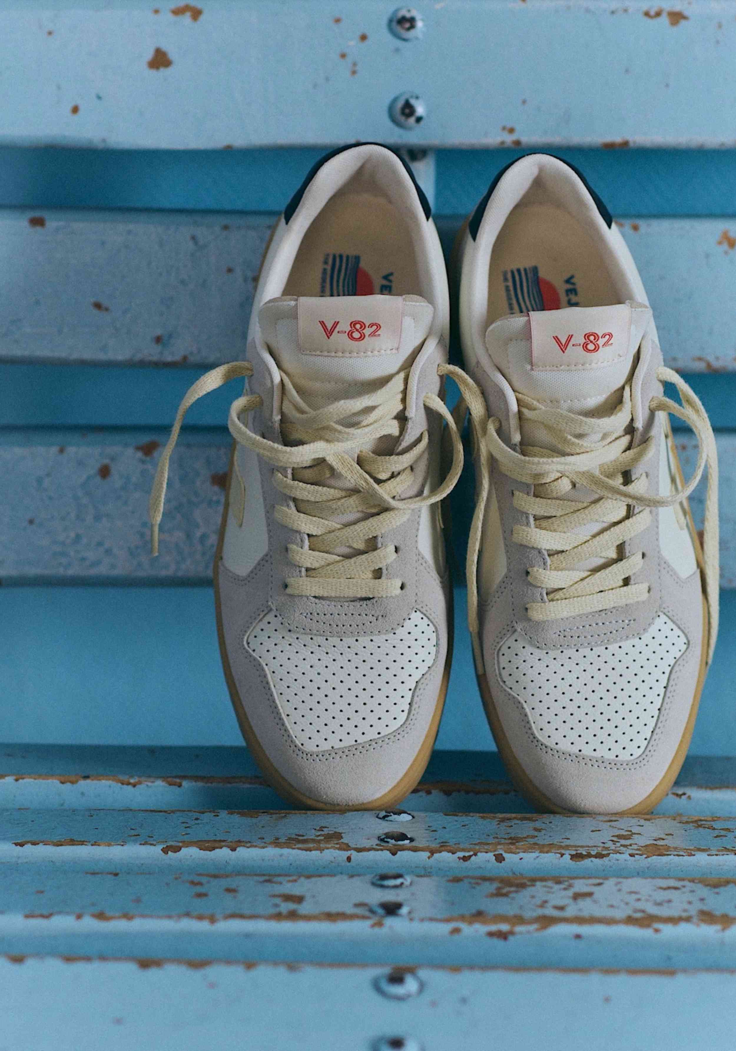 Veja Sneaker V-82 Grained Leather Pure Calcaire Black