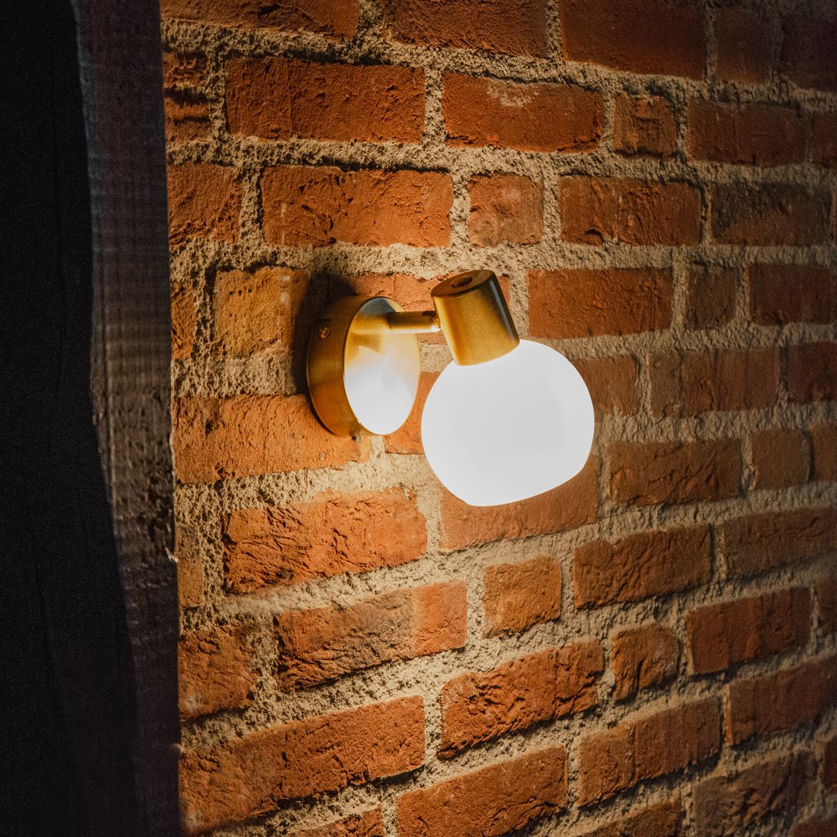 Art Deco spot goud met opaal glas verstelbaar - Anouk