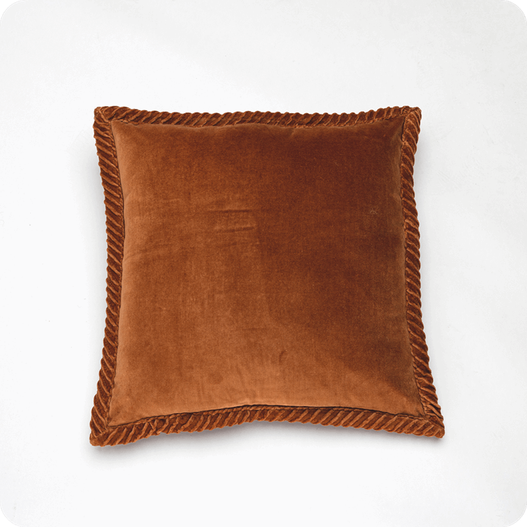 Sierkussen velours Tucked border caramel 50x50 cm