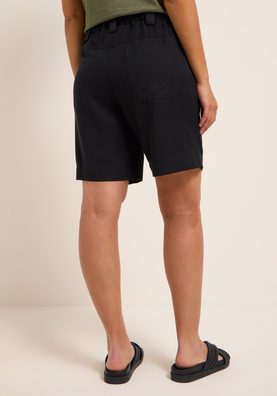 Lanius Shorts Black