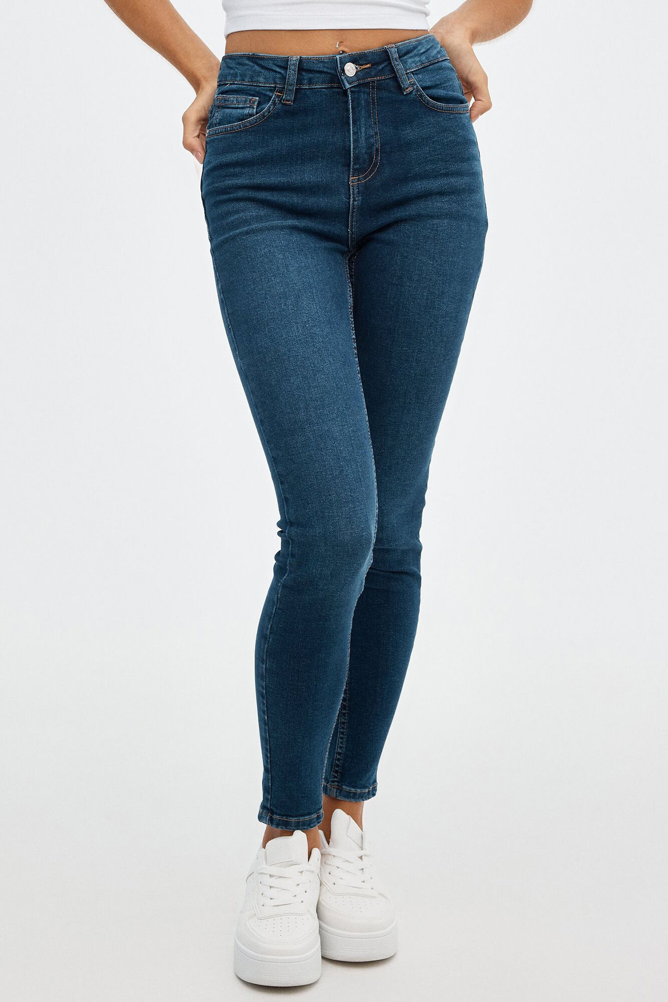 Calça jeans slim estilo mom