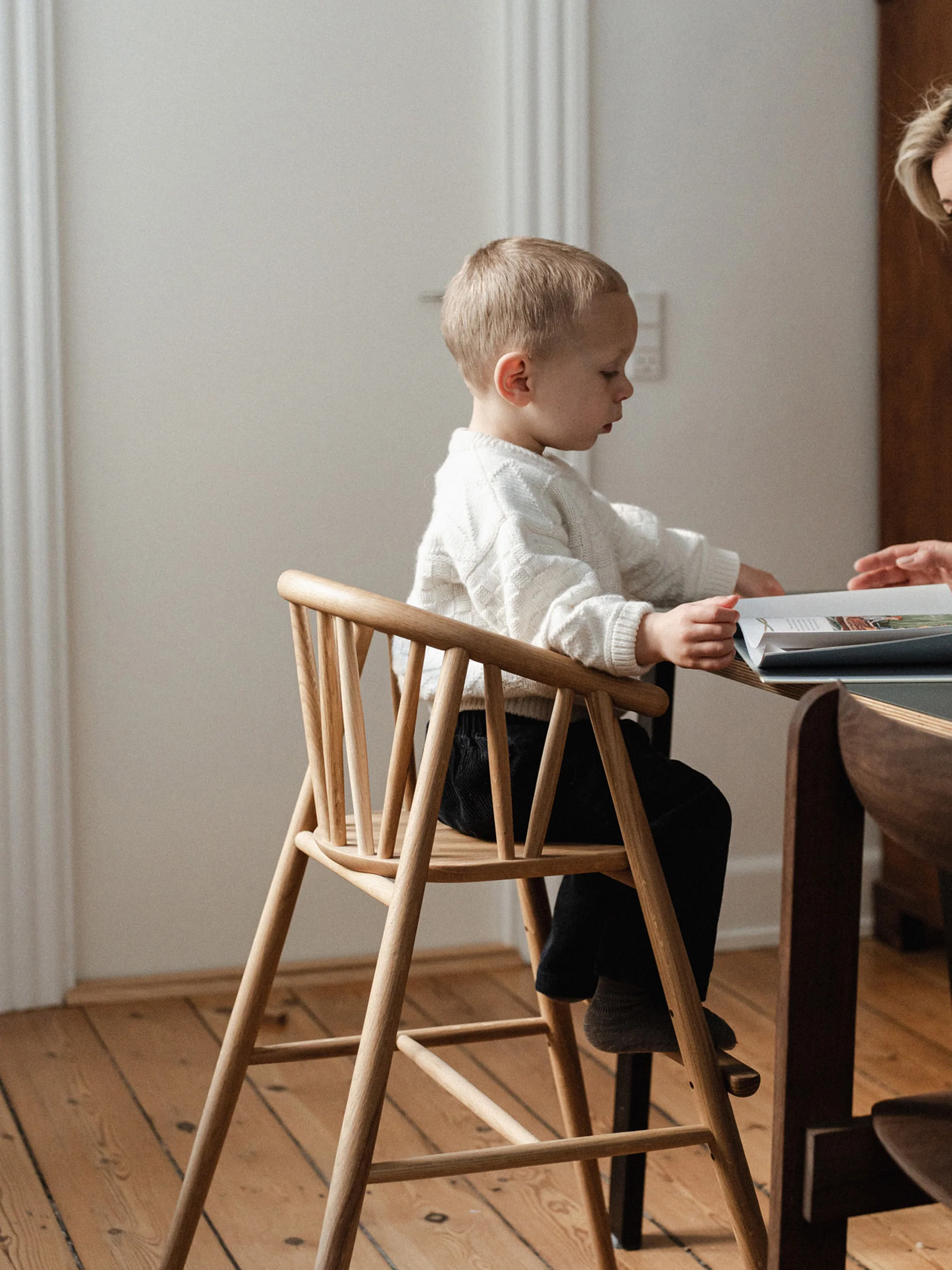 Handgemaakte kinderstoel Saga van eikenhout