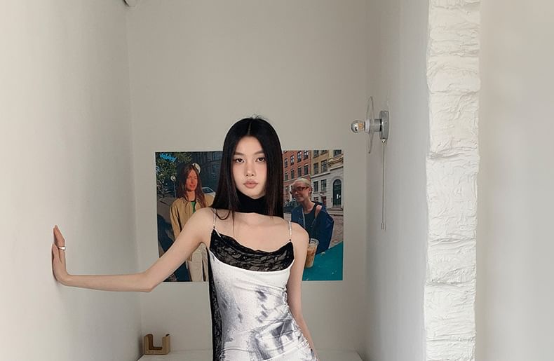haruokiea - Asymmetrische maxi-jurk met spaghettibandjes en grafische print