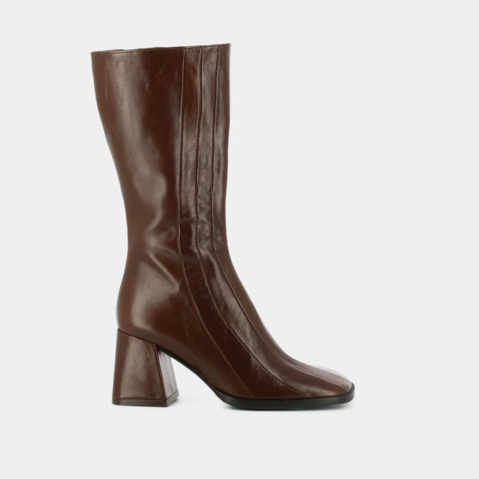 Bottes à talons et surpiqures  en cuir vieilli marron