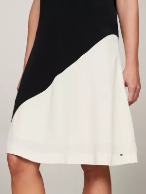 Vestido na altura do joelho com blocos de cores