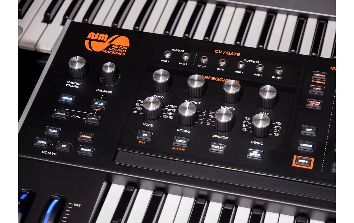 HYDRASYNTH Deluxe<br>73-stimmiges halbgewichtetes Tastenbett