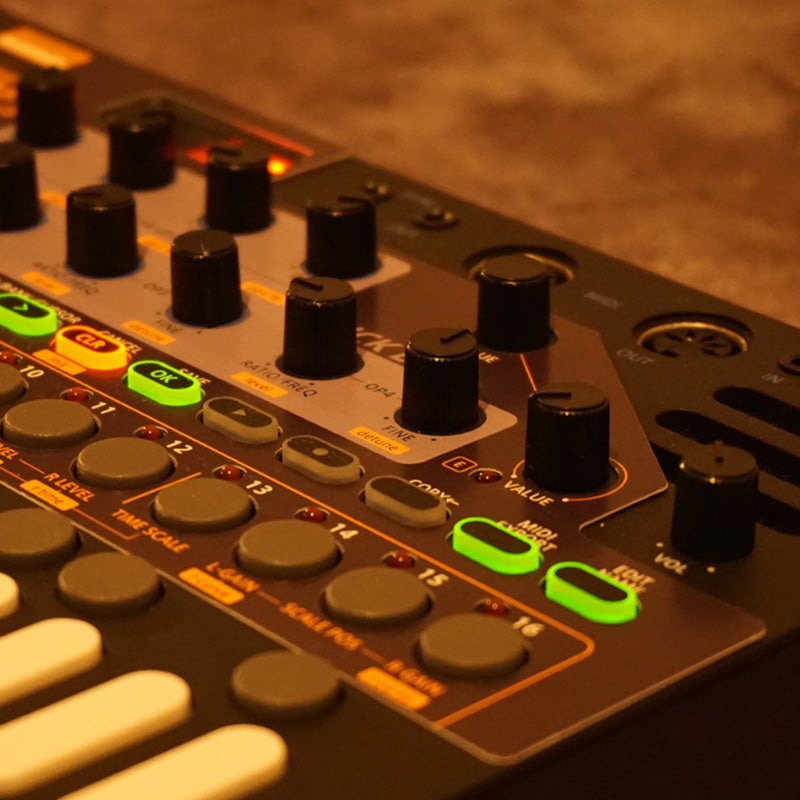 Sonicware LIVEN XFM groovebox