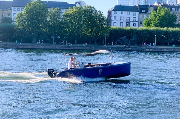 Romantische Bootstour auf dem Main in Frankfurt