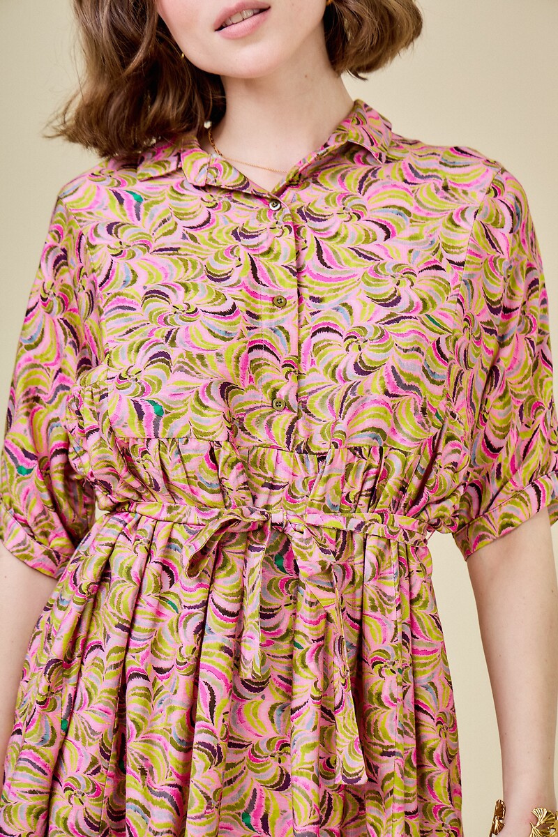 ATÉ BREVE<br>Vestido curto estampado, evasê, gola de camisa