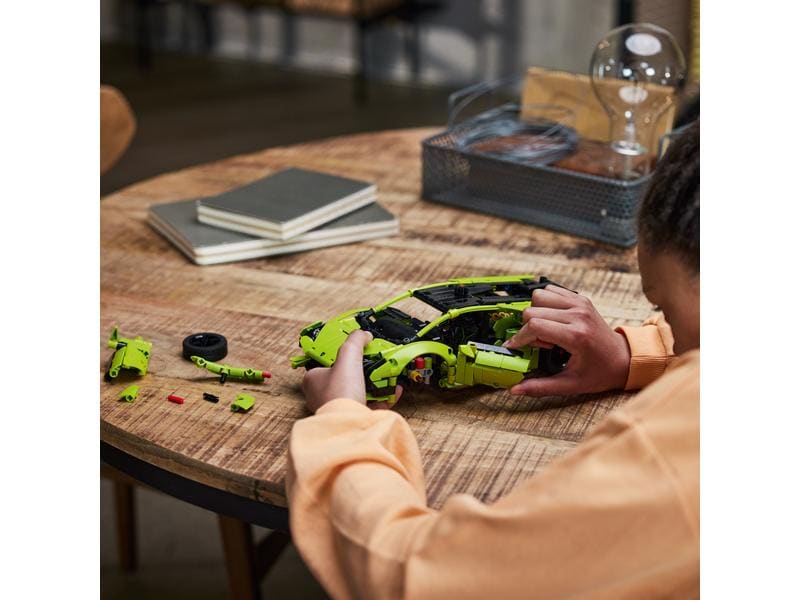 LEGO® Technic Lamborghini Huracán Tecnica 42161 Eine detailgetreue Nachbildung des echten Flitzers