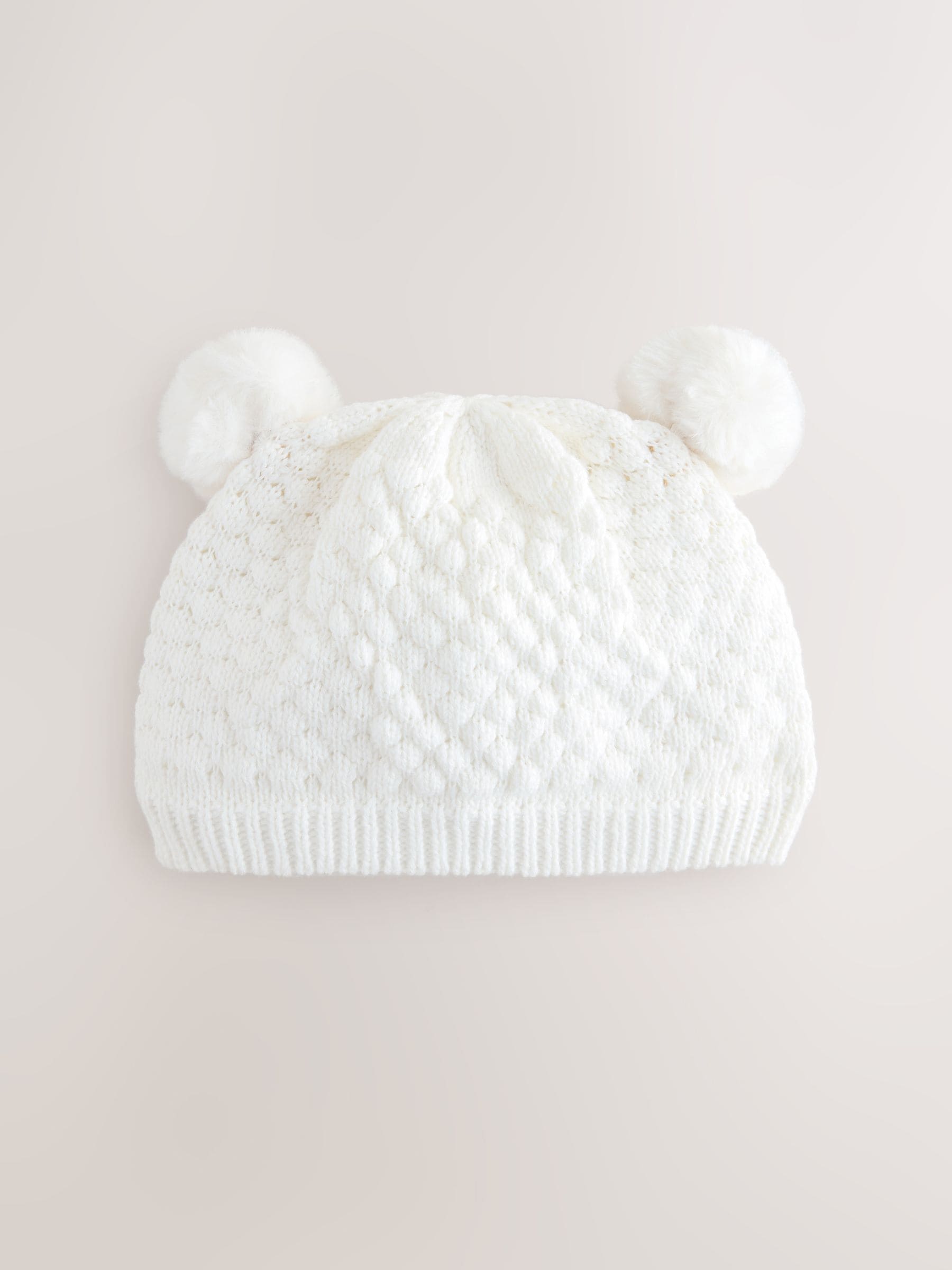 Wit - Gebreide Baby muts met dubbele pompon (0mnd-2jr)