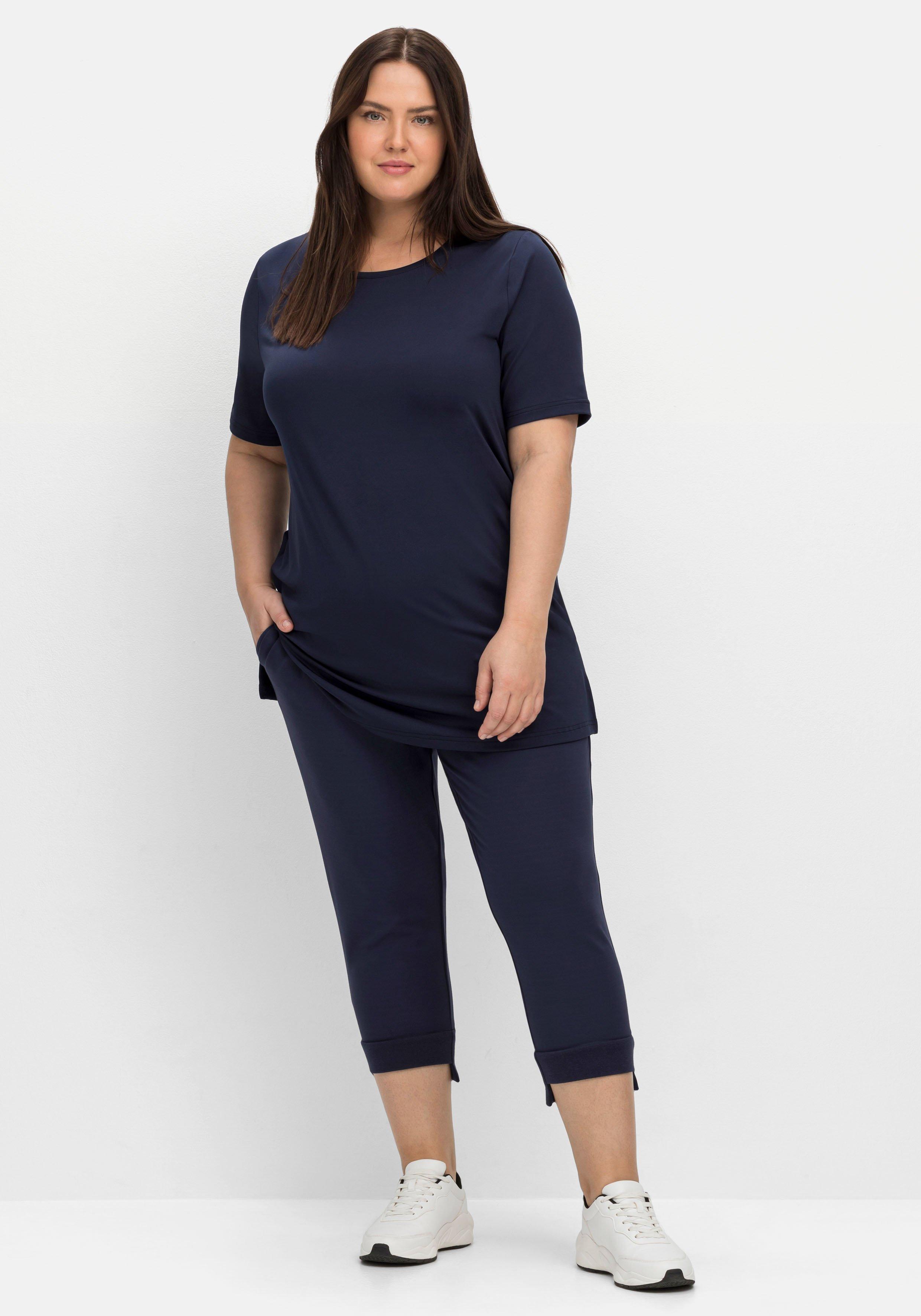 Langes Funktionsshirt mit seitlichen Schlitzen