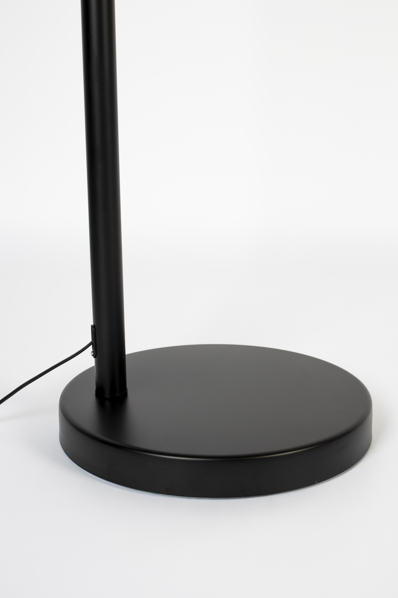 Metal Bow Vloerlamp zwart