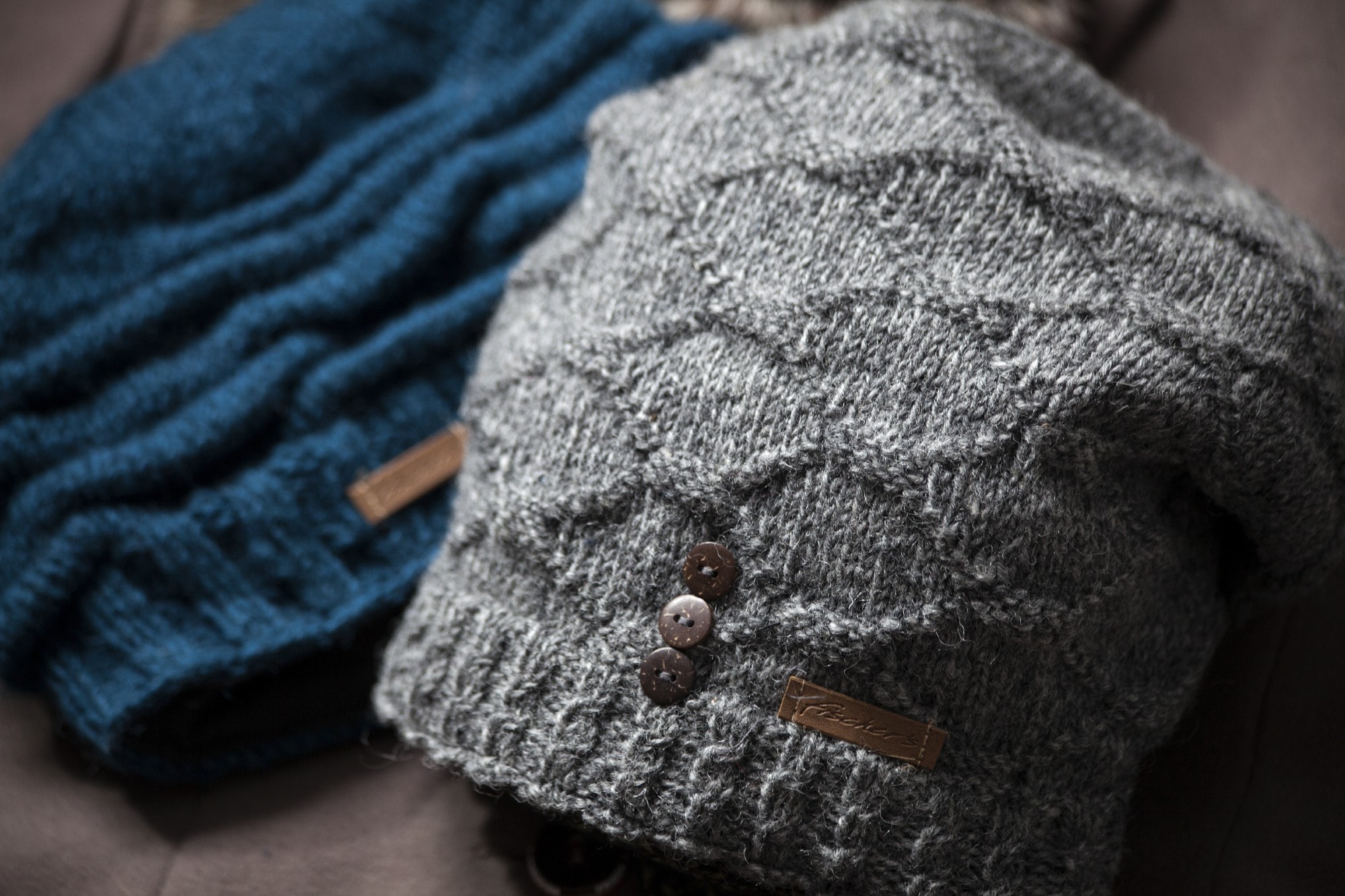 Beanie-Mütze, grau, handgestrickt in Nepal günstig bestellen