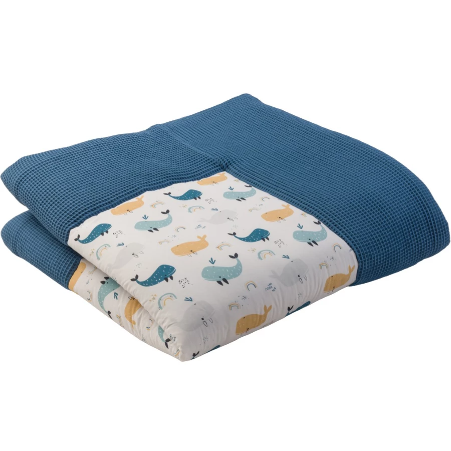 Ullenboom Krabbeldecke Waffelpique Motiv Blau Wale 140x140 cm