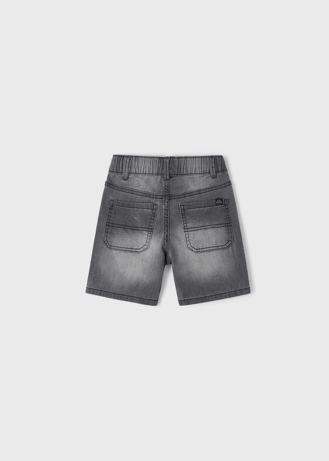 Bermuda jeans feita com algodão sustentável para meninos