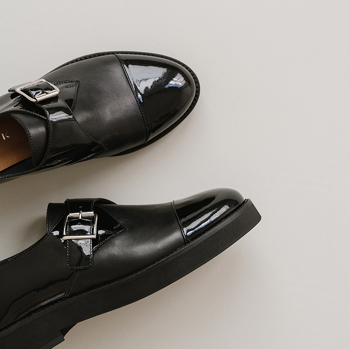 Derbies à talons plats, bouts ronds et b...  en cuir et vernis noir