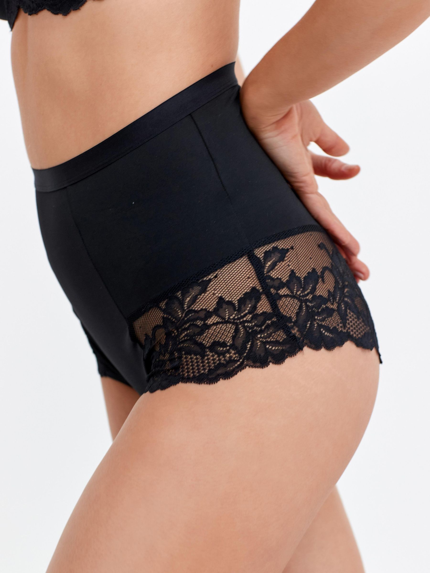 Zwart/praline huidskleur - Verpakking van 2 Braziliaanse slipjes met kanten achterkant en buikcorrigerend effect en print