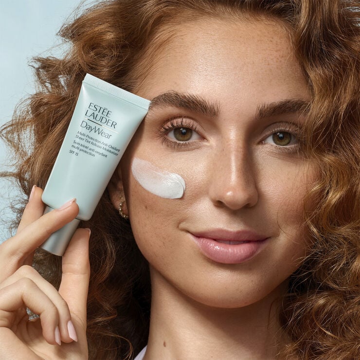 Estée Lauder DayWear Sheer Tinted Moisturizer SPF 15