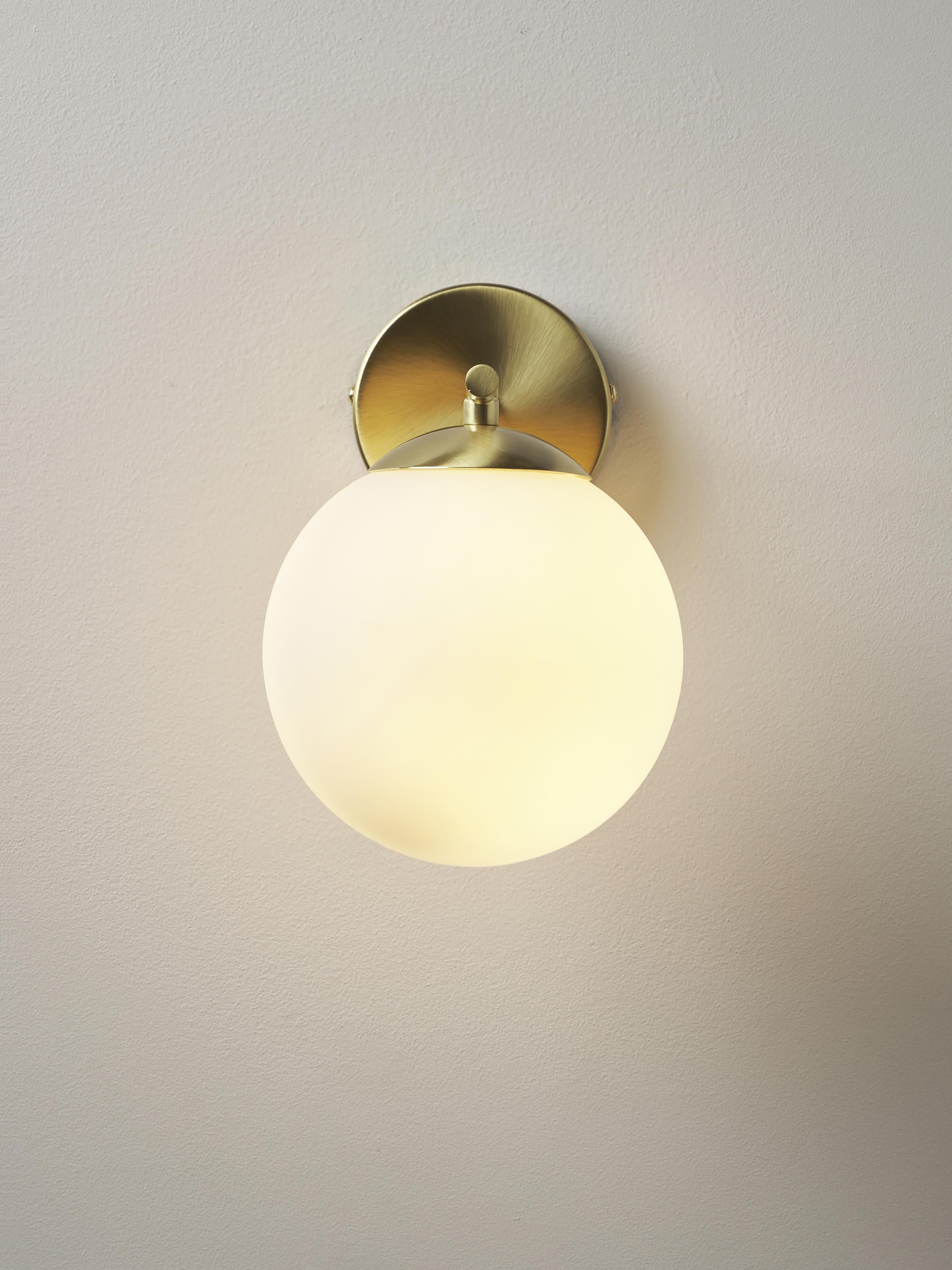 Wandlamp Atlanta van opaalglas