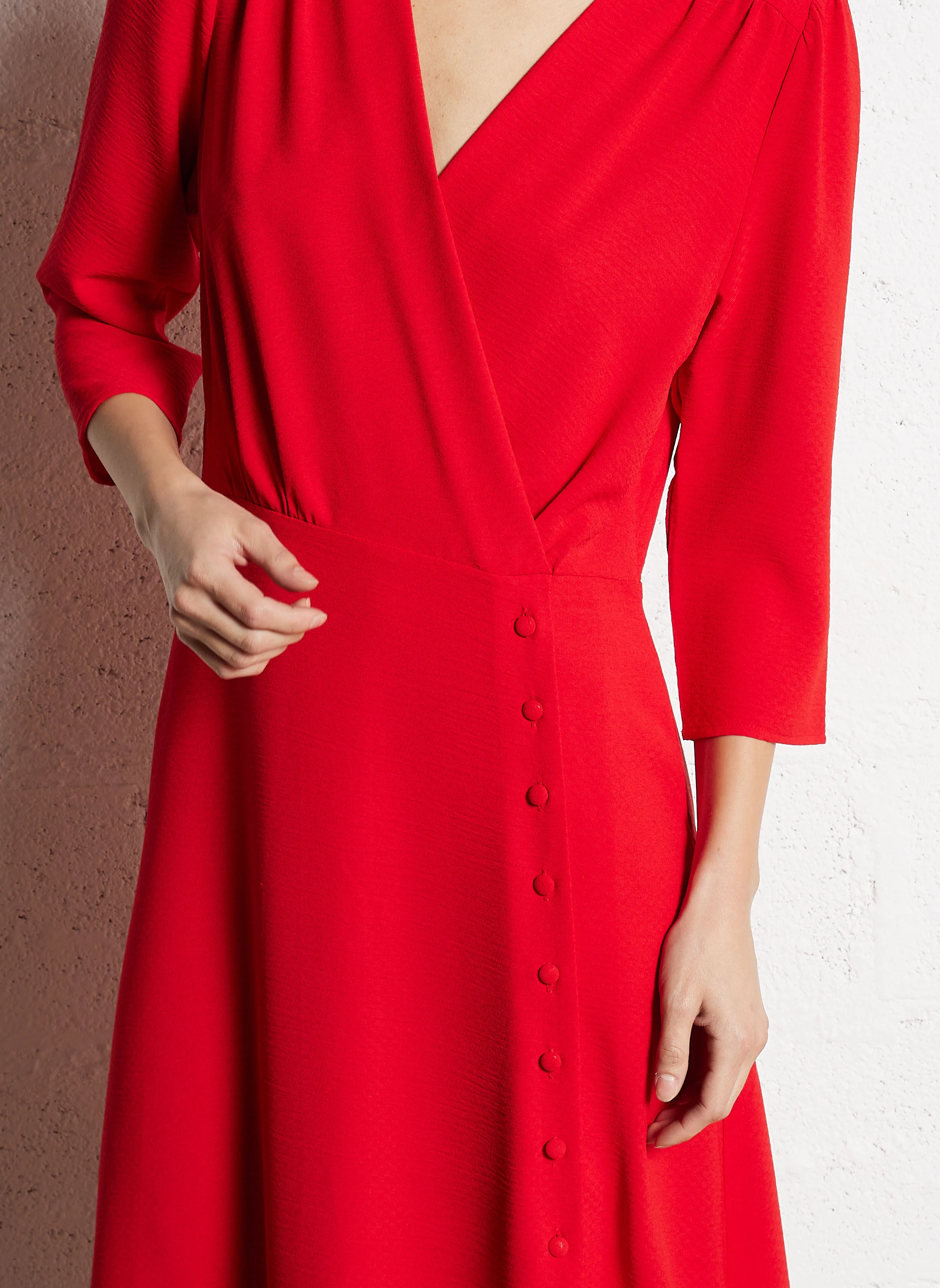 ROXANE - Robe longue cintrée à col V | Rouge