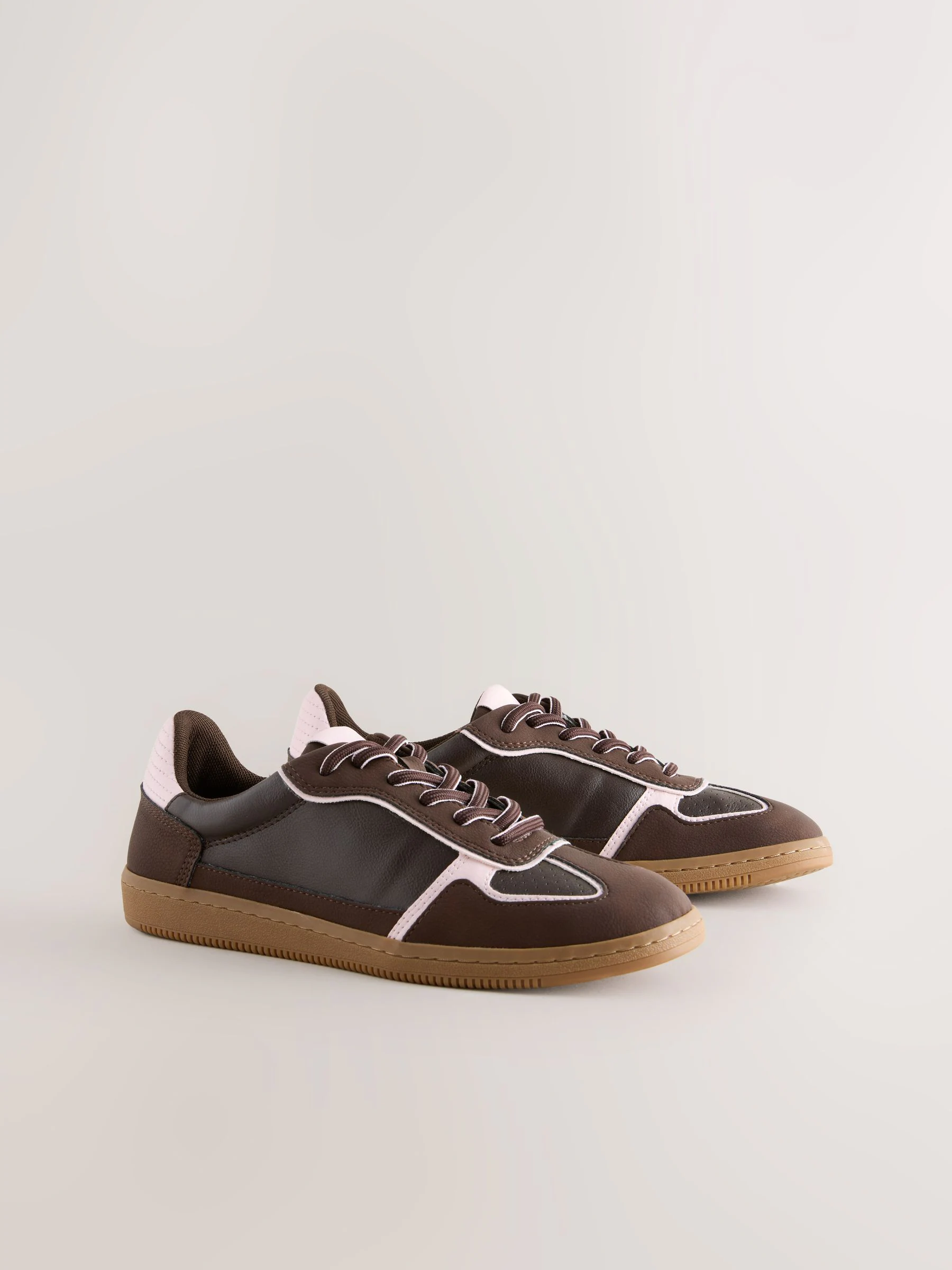 Chocoladebruin - Sneaker met veters