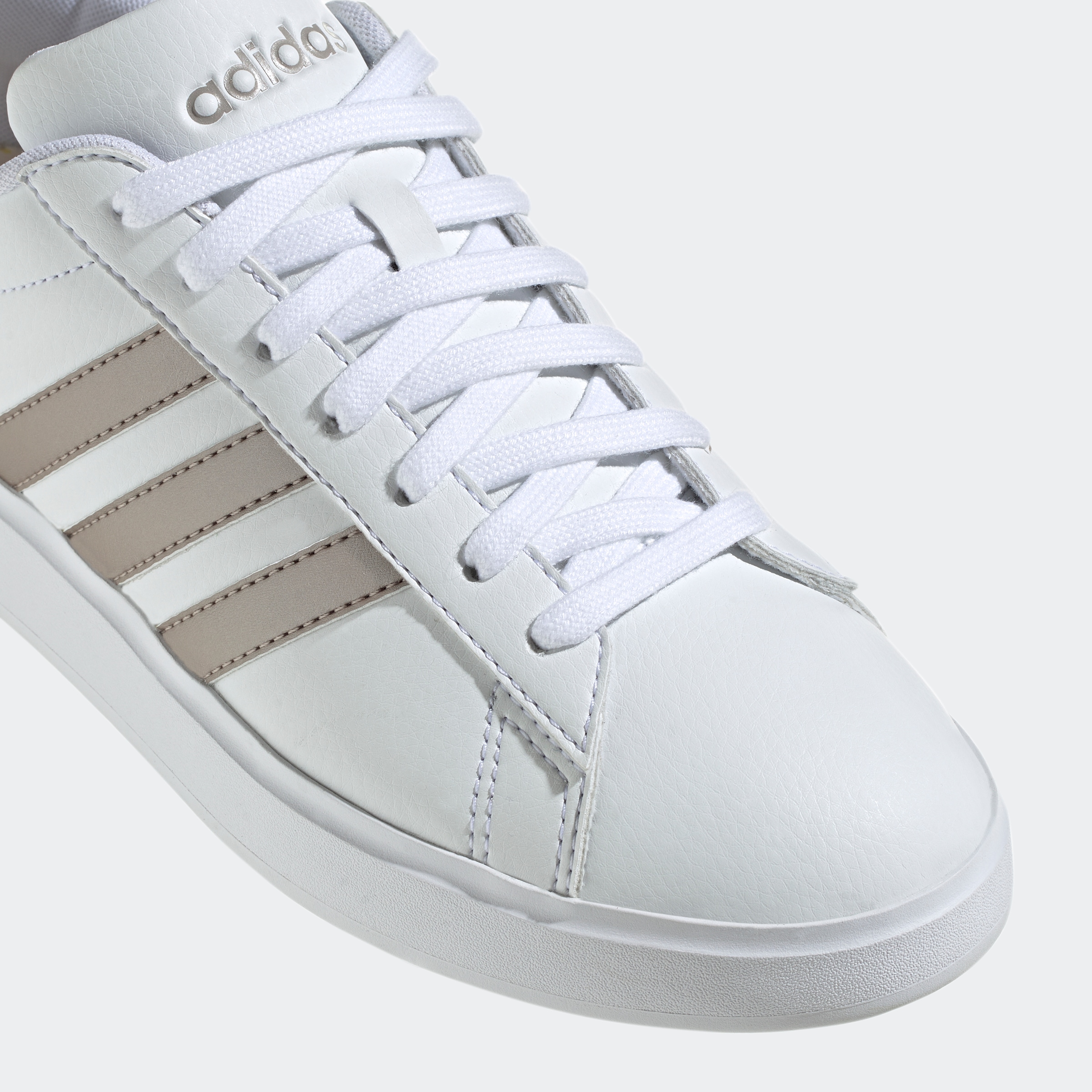 adidas Sportswear Sneaker »GRAND COURT 2.0«  Design auf den Spuren des adidas Superstar