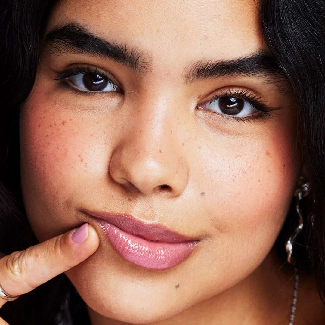 REVOLUTION  Pout Bomb Plumping Gloss