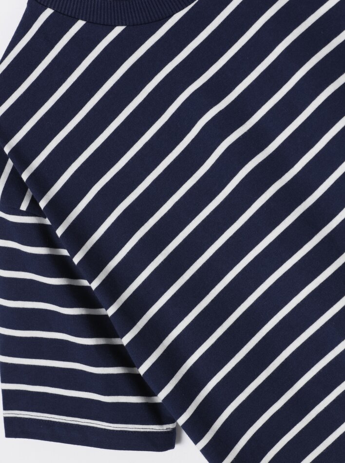 Camiseta cropped de manga curta - Branca/Azul Marinho