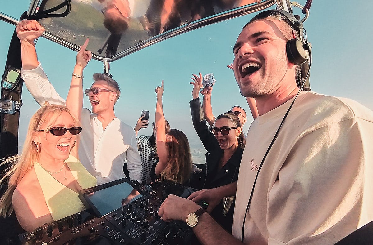 DJ im Ballon - Party auf 1000 Metern (9 Personen)