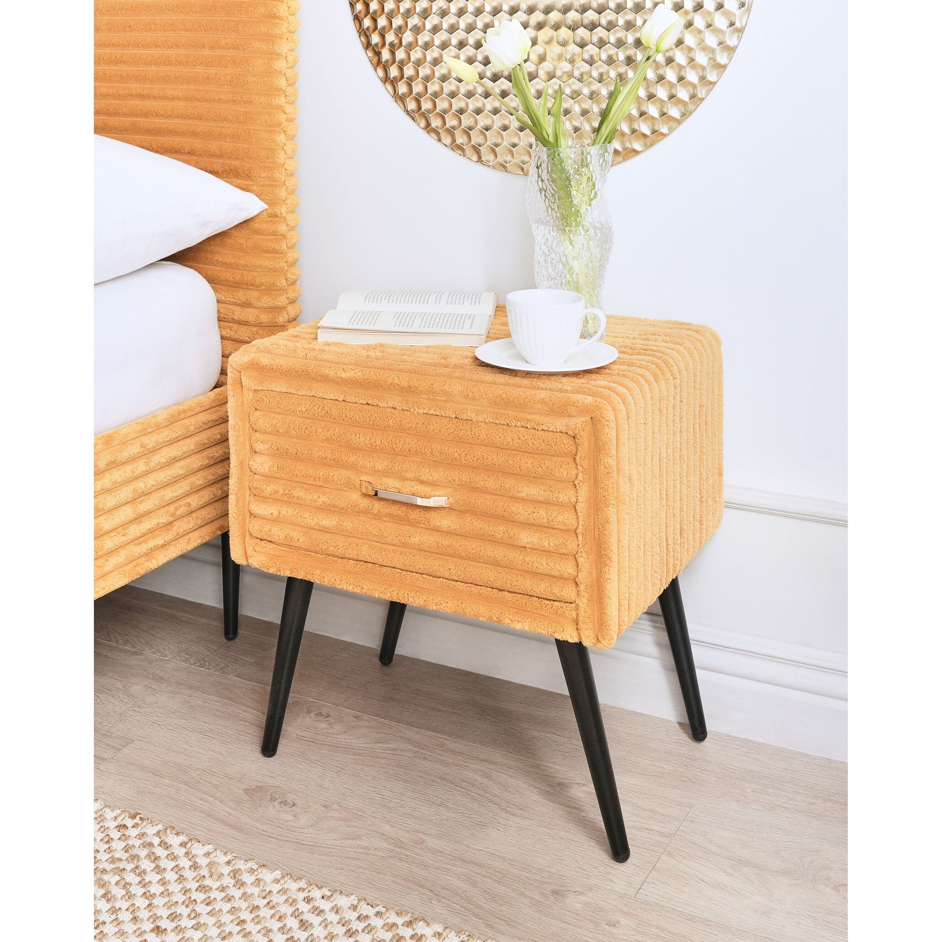 Beliani - FLAYAT - Nachtkastje - Oranje - Corduroy