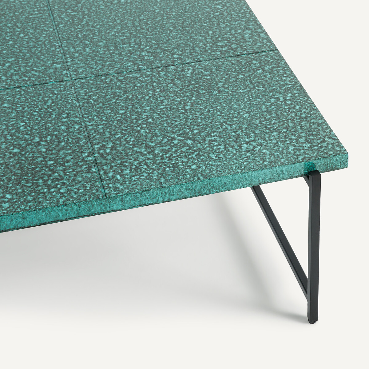 AM.PM<br>Mesa de jardim baixa em polystone Aelio