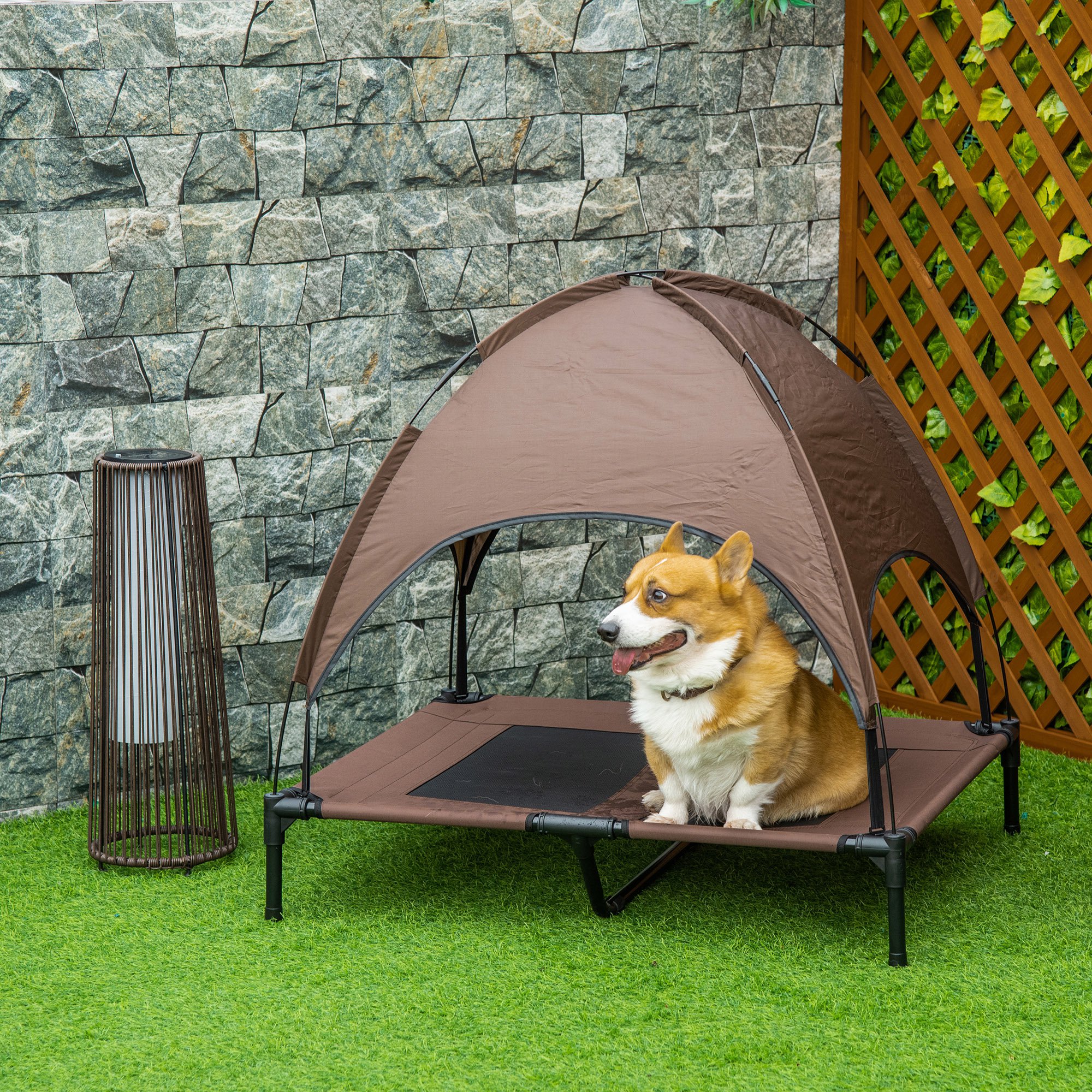 Cama portátil elevada para animais de estimação PawHut com cobertura removível, tecido respirável, para uso interno e externo, 122x92x108 cm, cor café.