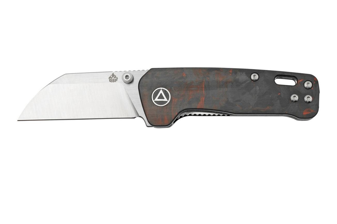 QSP Knife Penguin Mini QS130XS-E1, Satin 14C28N, Red Shredded Carbonfiber zakmes