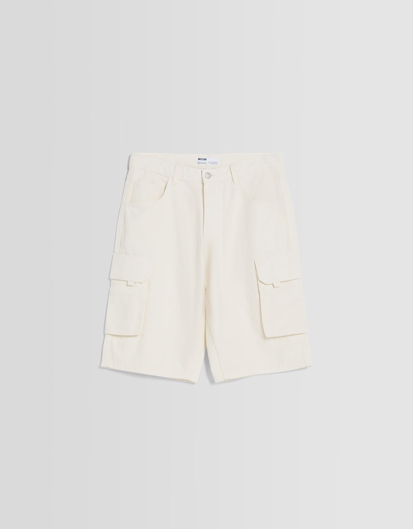 Bermuda cargo folgada em jeans